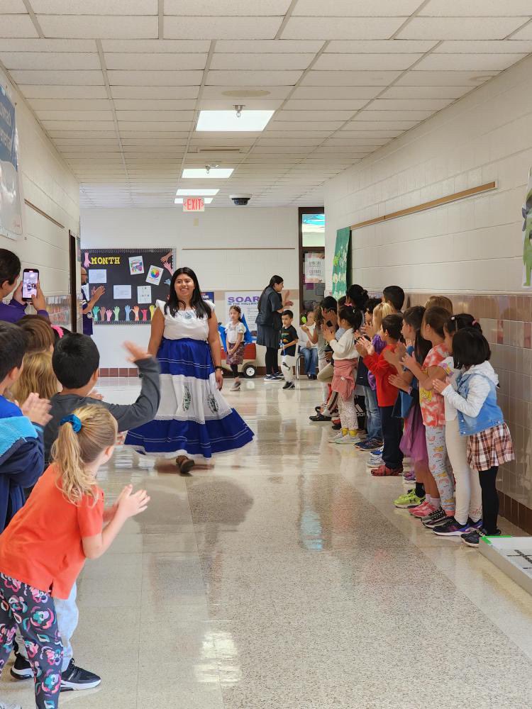 Our Hispanic Heritage parade! Students were excited to share and see a glimpse of their cultures, an amazing celebration of Hispanic Heritage month at @PotowmackES !
🇸🇻 🇨🇴 🇵🇷 🇬🇹 🇲🇽 🇧🇴 🇵🇪 

#EaglesDeserveIt23 #HispanicHeritageMonth