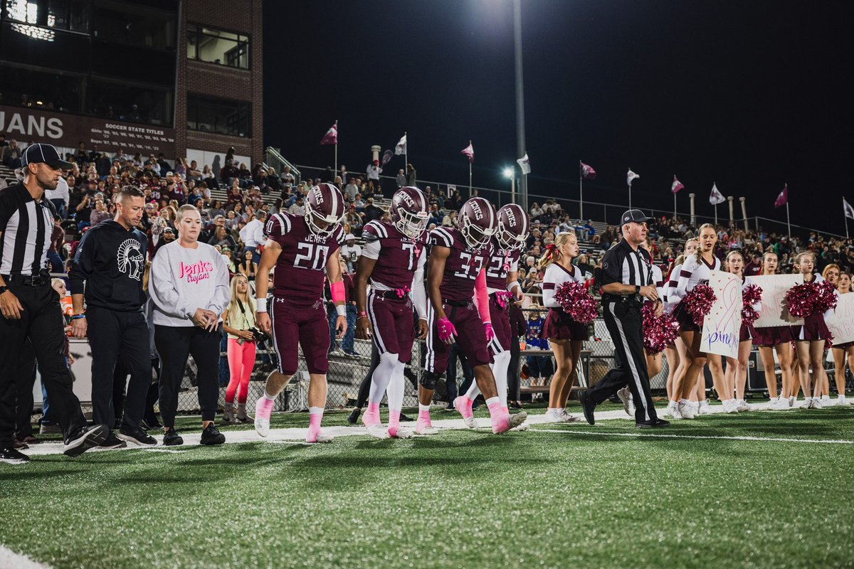 JenksFootball's tweet photo. In December, Kinsey was diagnosed with Triple Negative Breast Cancer, a rare and aggressive form of breast cancer. After a double mastectomy &amp; 6 months of chemotherapy, Kinsey is currently finishing the last portion of treatment with radiation. 🩷@MrsCoachGaylor @CoachAdamGaylor https://t.co/xp2BelsOnx