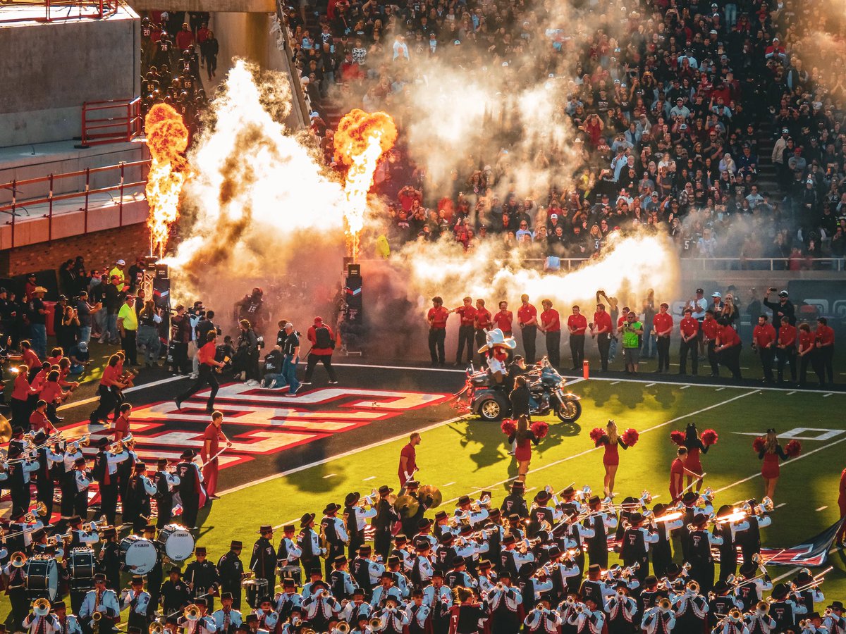pattyice1115's tweet image. Frames from the Jones! #WreckEm #CFB