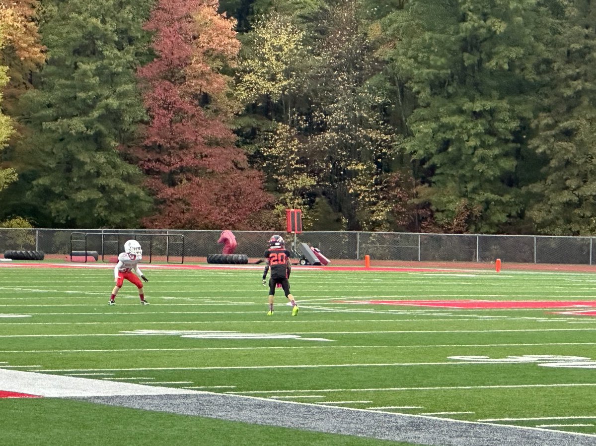 Elizavbelle's tweet photo. Steelers didn’t play today. Niners lost to the Browns.🫤
But my favorite little player’s team (red/white) got a big W yesterday and are headed to the championship game next weekend! ❤️🤍
#FootballWeekends https://t.co/Br7fTJoGwj