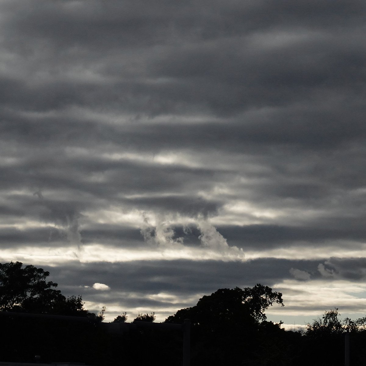 espprinted's tweet photo. @JaniceHuff4ny @Raphael4NY @WeatherNation @StormTeam4NY 
Interesting clouds this evening in Stamford, CT https://t.co/BWTNAMZ6pW