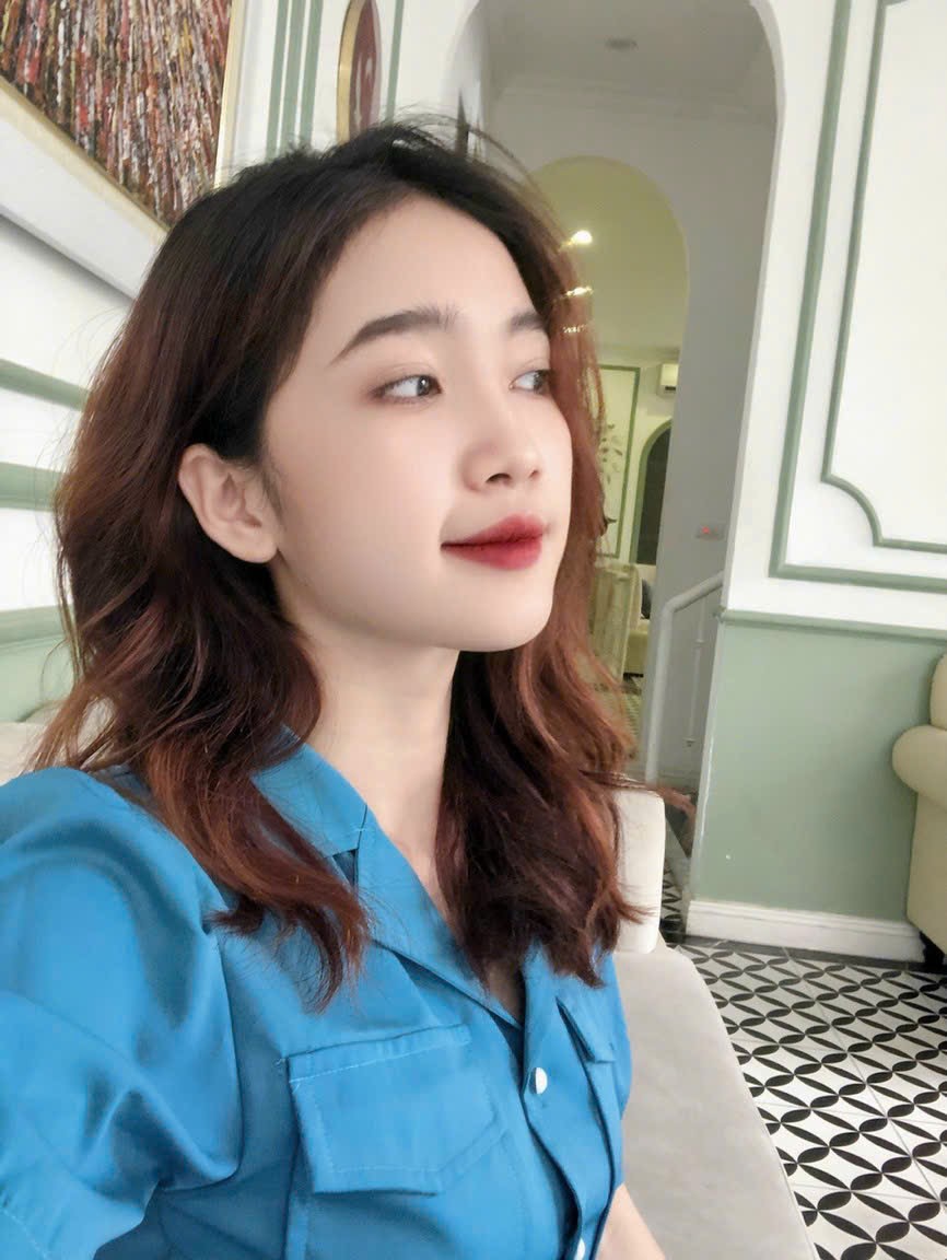 Gm ACE.  

Mùng 1 sớm mai, mùng 2 đầu tháng. Đầu tuần nhiều năng lượng làm việc.  

Like, cmt, E sẽ tương tác lại. 💕