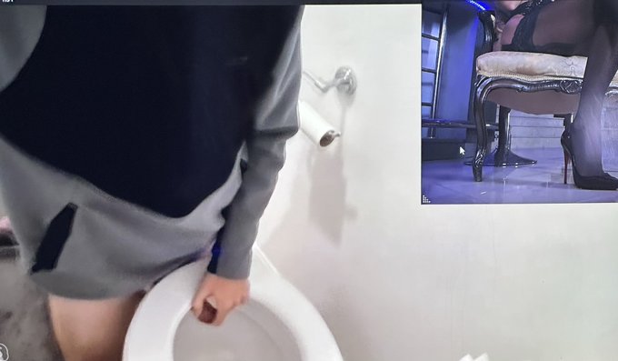 Pov: you pay to f u c k your d i c k between my high arches but you end up f u c k i n g your toilet
