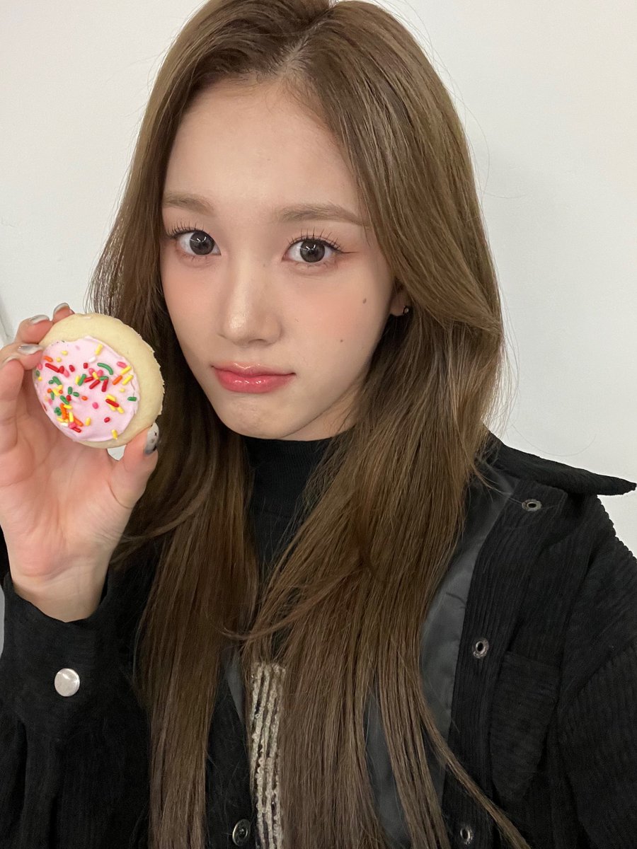 staycweverse's tweet photo. 🐶💬 231015
monday fairy is here🧚‍♀️🧚‍♀️
i came running as soon as it was morning korean time!!
j is enjoying feee time in chicago now><❤️
i’m going to san antonio tomorrow. 
i hope you have a great day swith😆❣️
fighting this week🔥🔥 https://t.co/mPTbdl0BZu
