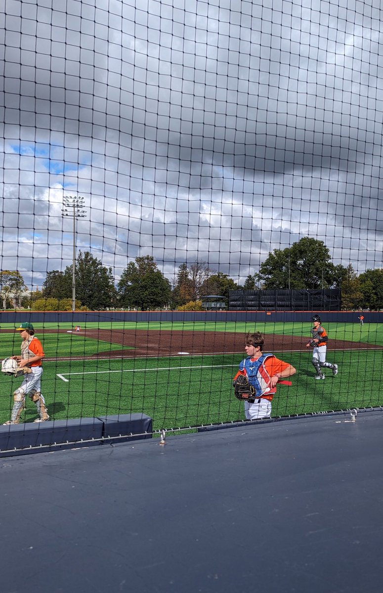 eltanbaseball's tweet image. Had a great time at the Illini baseball camp today. Thank you guys for such a good day today! @Curt00002 @IlliniBaseball @DanHartleb @CitiusI