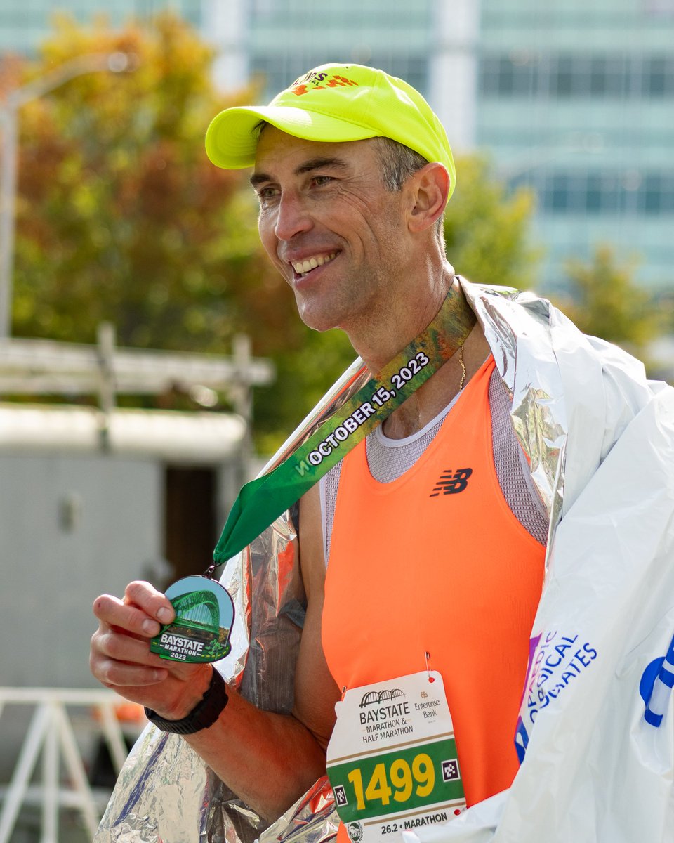aleahmll's tweet image. Zdeno Chára after the #BaystateMarathon today, receiving his medal and having a chat with race director Michelle Zambino. See more photos from the race in the Lowell Sun online tonight and in print tomorrow!