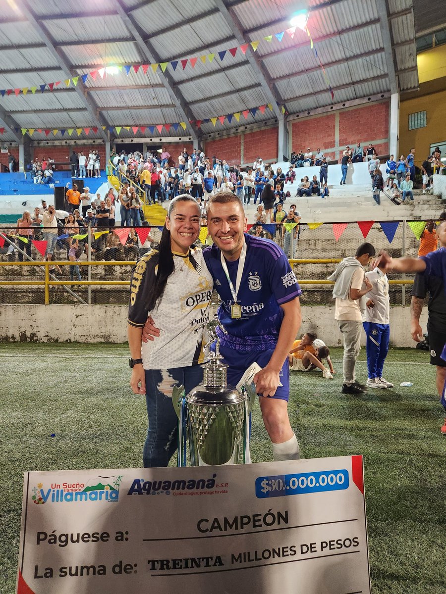 natydiazj's tweet photo. Hoy fue un dia maravilloso en familia viendo jugar y ganar a #MiGoleador 🥰 #Perez31 ⚽ quien a los 12 segundos abrió el marcador #MiCampeon 🏆🥳
(dicen que es el gol más rápido de la historia del torneo en una final 🤩) Copa ciudada villamaria 2023 ⚽️ #EsposaOrgullosa🤩 https://t.co/tDU7myDSnO