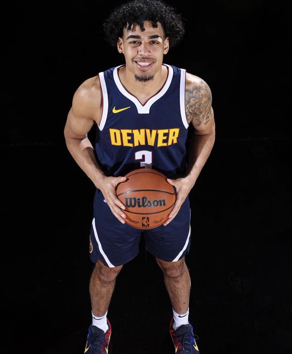 Strawther no le piensa bajar 🔥.
.
El prospecto boricua, Julian Strawther (F / 6’7 - 21 años) vuelve a tener OTRO juego de impacto en pre-season terminando como el líder en anotación del equipo contra los Chicago Bulls con números de:
.
25min 23pts / 8-15FG / 4-9 de tres
.
Ha