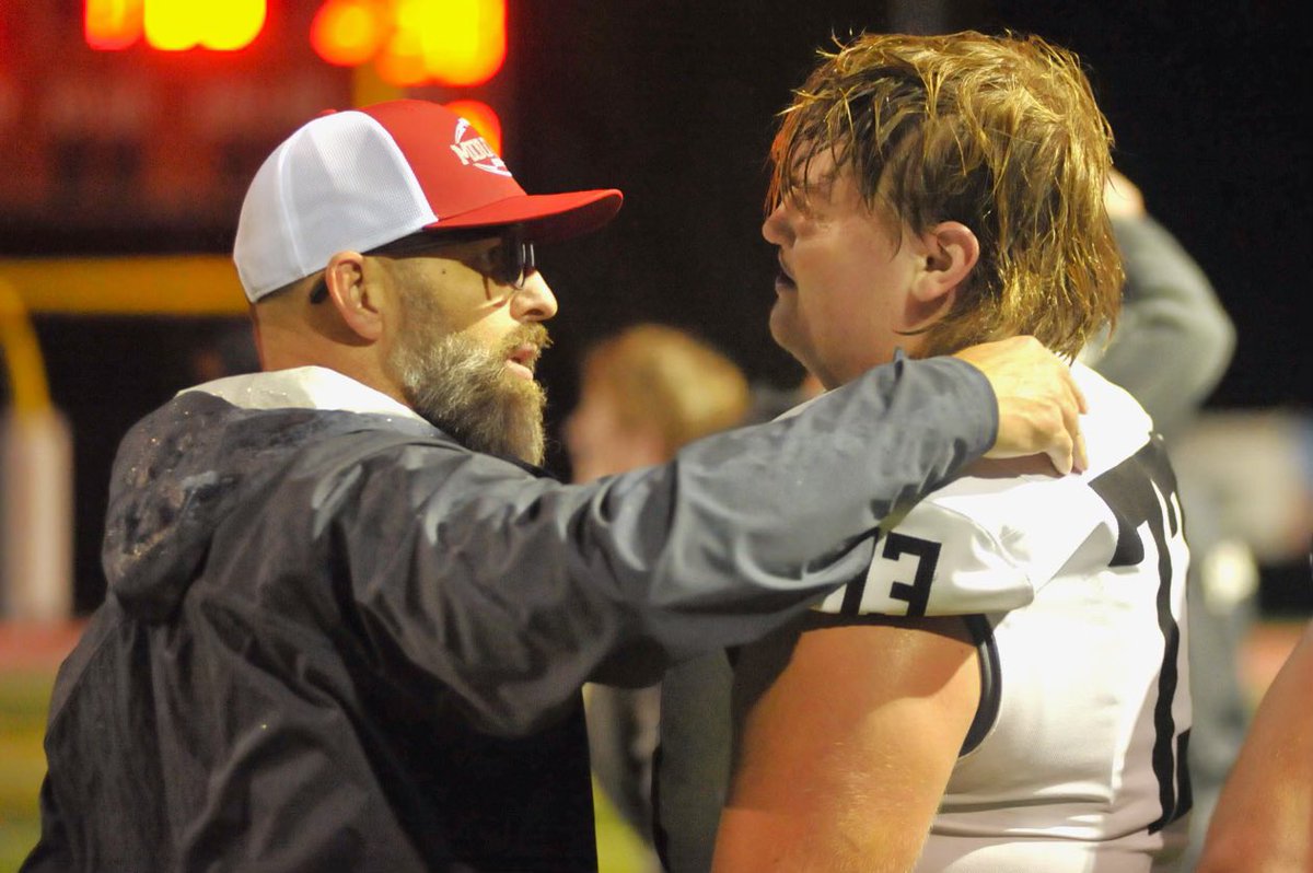 JenniferSehlin's tweet image. This. @CoachDBartel You are one of a kind and it means more than you know. Thank you. ❤️ Photo credit: @kenc68 #wsps #73 🏈@SehlinBlake