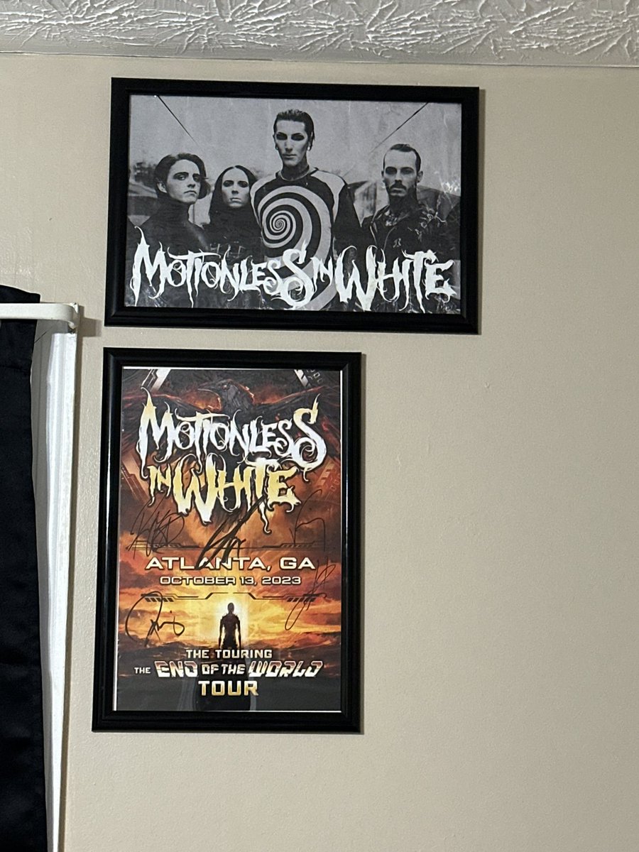 devils_night570's tweet photo. got these hung up today, i love them so much 🖤🖤
#chrismotionless #motionlessinwhite #ATL #touringtheendoftheworldtour #signedposter https://t.co/hEd7gZ8NaB