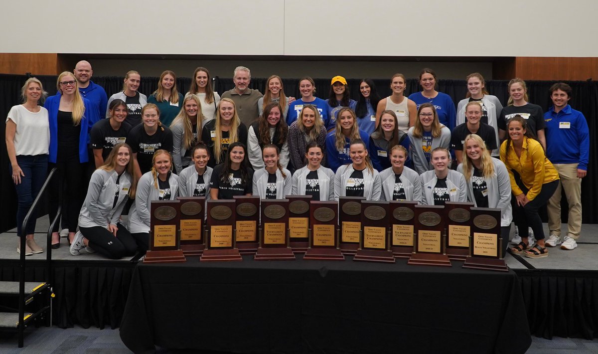 MSUEaglesVB's tweet photo. Grateful for our alumni who built the program that we love so much. Once an Eagle, Always an Eagle 💙🦅 https://t.co/QtpeoIQnym