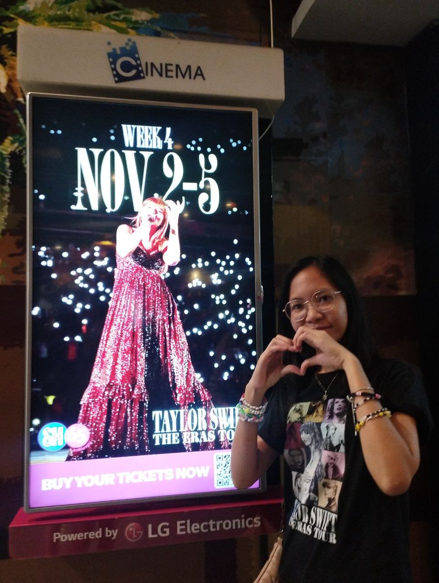 RoselynSwift04's tweet photo. The greatest film of all time was made 😍✨.
#TheErasTourFilm #TheErasTour #TheErasTourMovie https://t.co/efMROPo6Gj