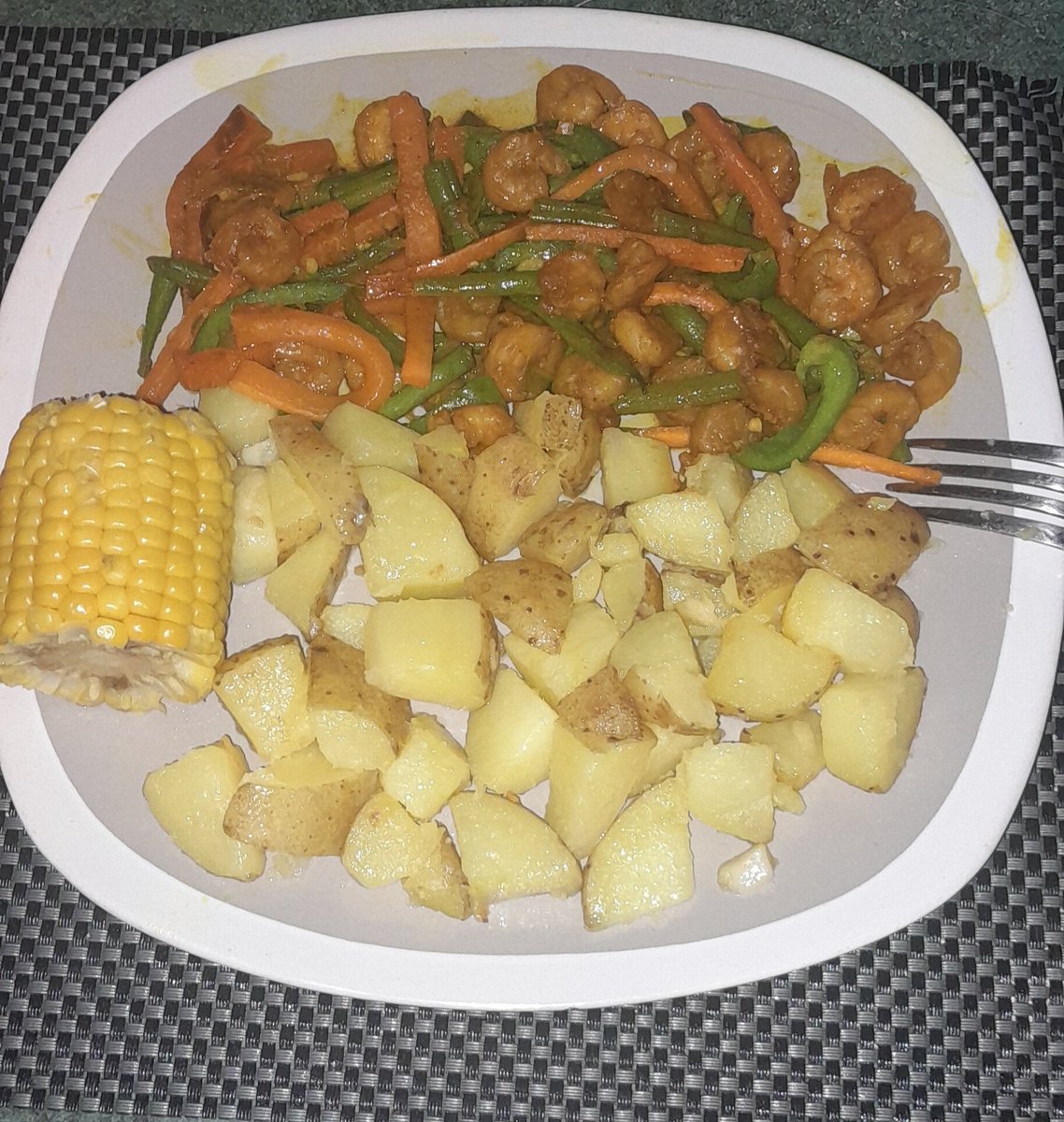 HeavyReynMusic's tweet image. I  really #cook #CurryShrimp #Stringbeans #bellpeppers #garlic #potatoes #corn #breadfruit #plantain #Jamaican #cuisine