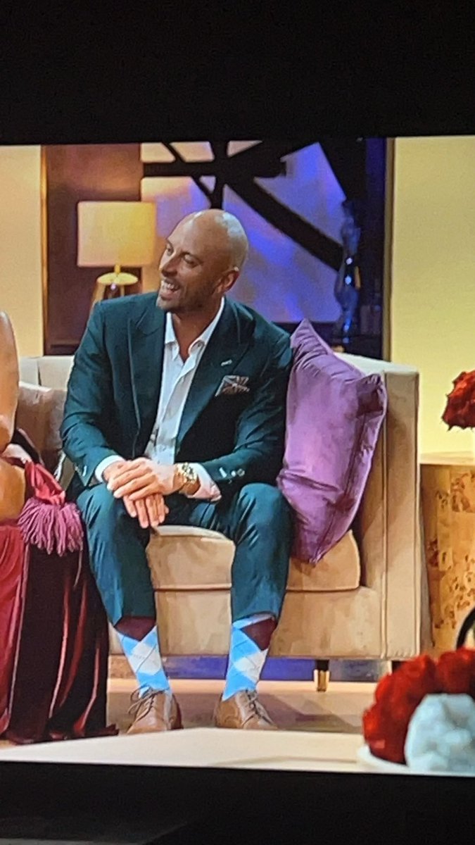 icame2vent's tweet photo. Izzy and these socks 😭 #LoveIsBlindS5 #LoveIsBlind https://t.co/DtMqVjgJsU