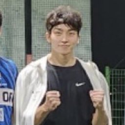 woohyun de infinite comentó en fromm (similar a universe) que apenas #Sangyeon regresó a Corea desde Australia jugaron fútbol y envío una foto!
