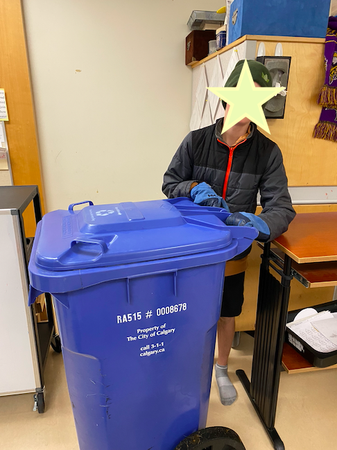 BPSHawks6's tweet photo. Students were very creative in celebrating our 'Anything But A Backpack' Day! #BPSHawks6 #BPSHawksRocks #WeAreCBE https://t.co/SF01noahjQ