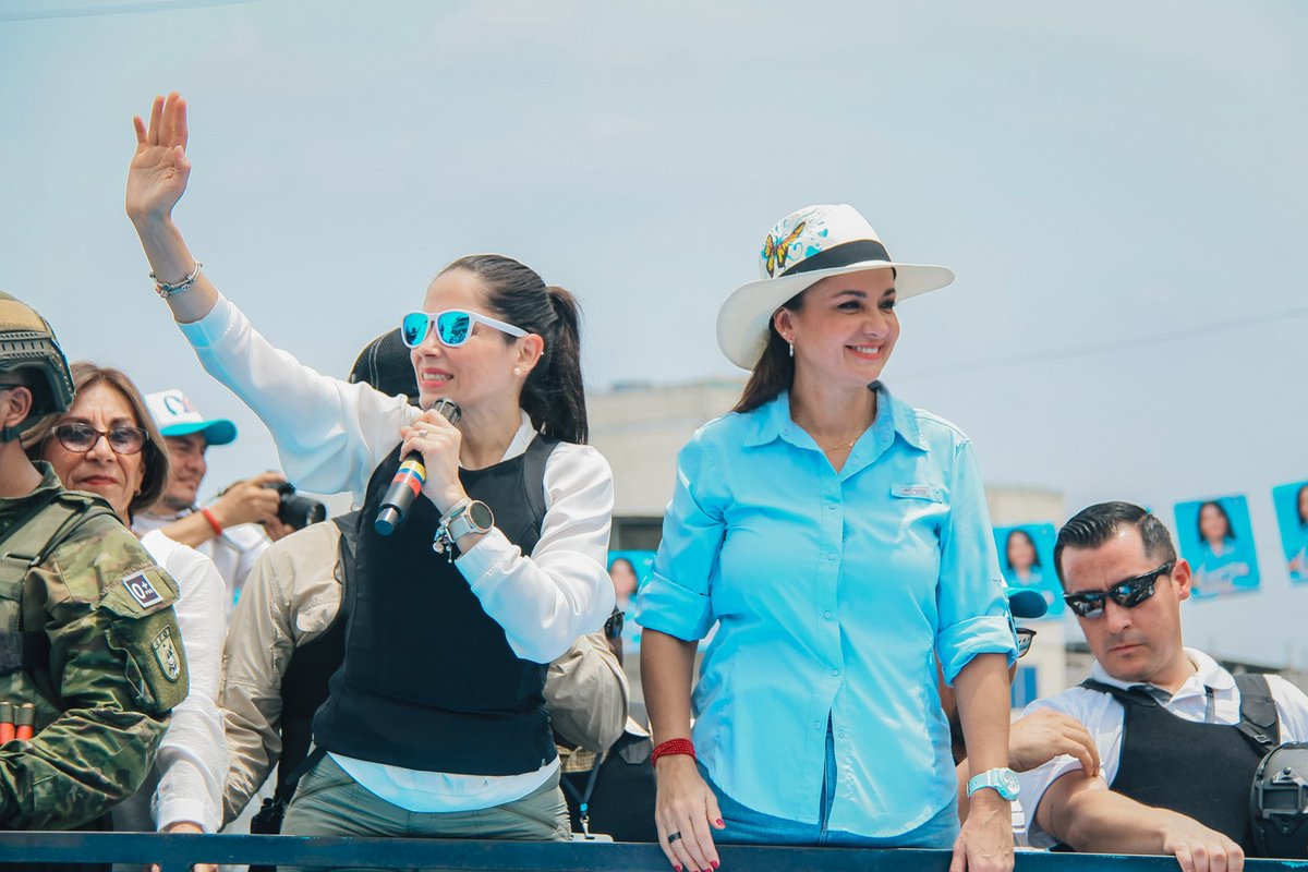 marcelaguinaga's tweet photo. Gracias querida @LuisaGonzalezEc por aceptar el desafío de representarnos e invitarnos a soñar con un mejor Ecuador. Gracias querida militancia por su aguante. 💪🏼🥹 
¡Ecuador necesita unidad, paz y que acaban los días de dolor! https://t.co/NgvYihAX40