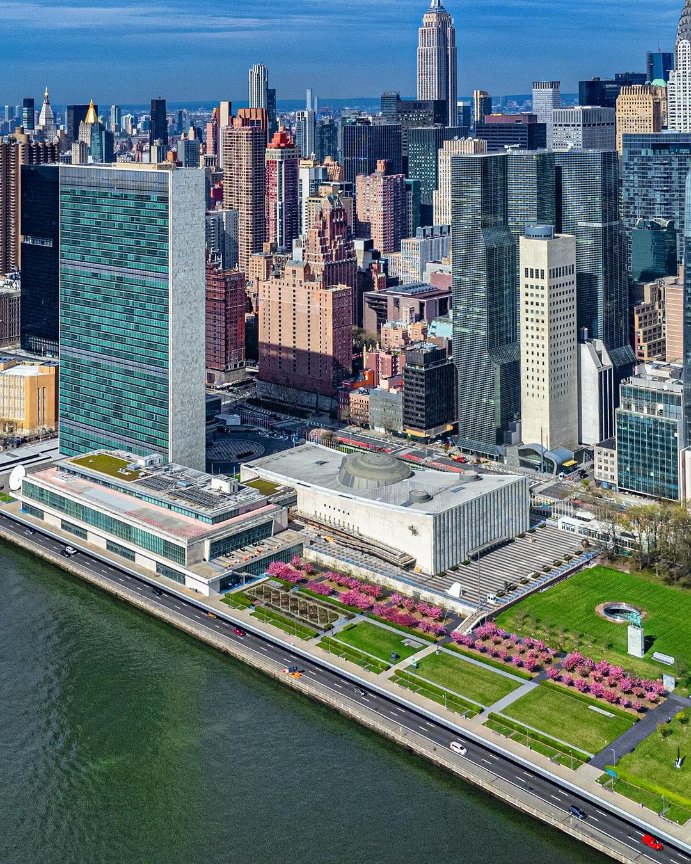 The United Nations.#midtown #nyclife #welovenyc #unitednations #urbanjungle #newyork_instagram #cityscapenyc #icapture_nyc #newyorkstateofmind #newyorkcity #eastriver #ig_nyc #topnewyorkphoto #nycityworld #nyc_highlights #ilove_newyo #concretejungle #aerialphotography #unlimited