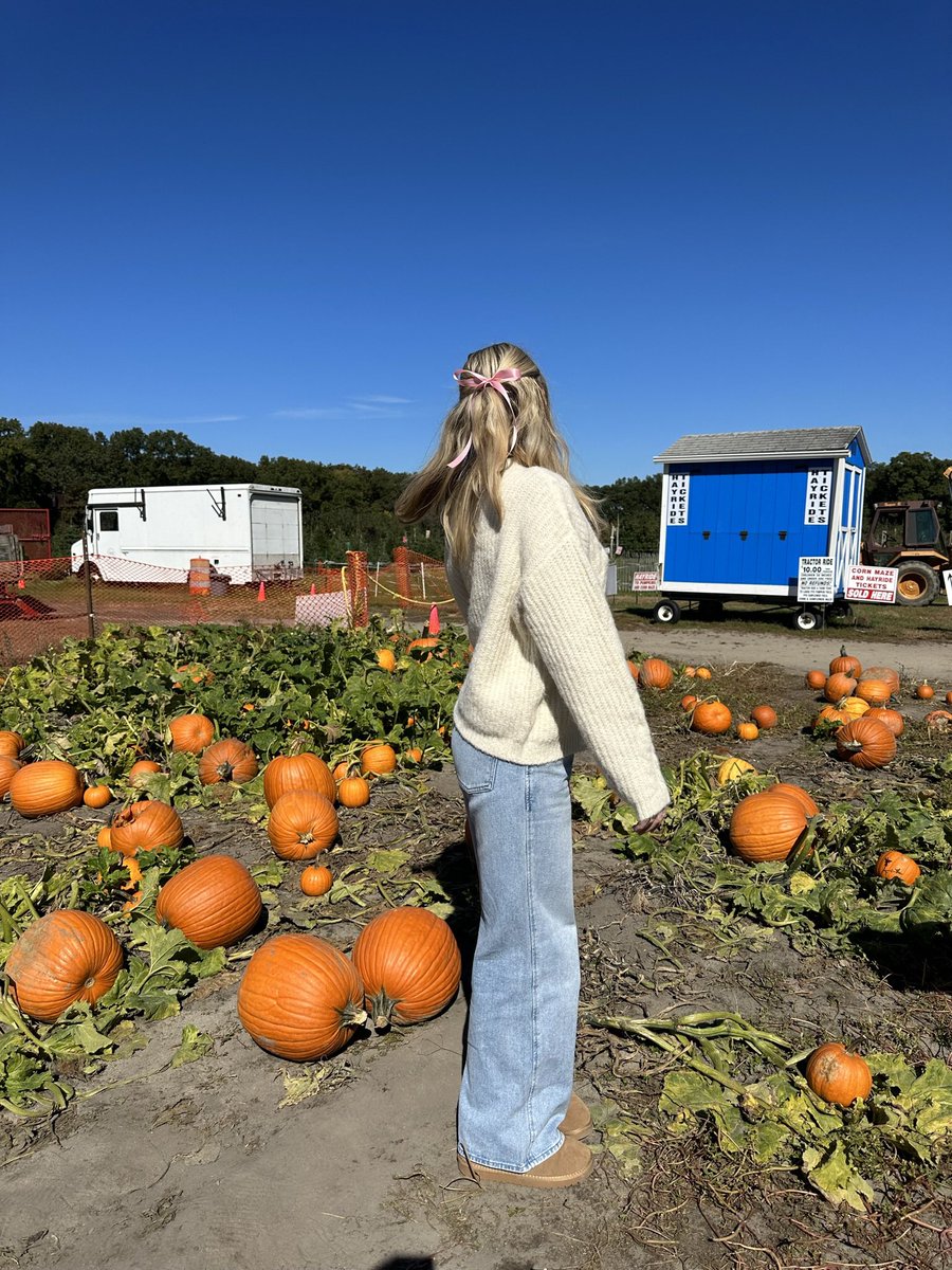 swiftschild13's tweet photo. #AugustaDay #Lit #FallVibes #Gracie #Abrams #Weenie ๐๐โฅ๏ธ๐ซ๐งฆ๐ฅ https://t.co/xO6pvYvUdm