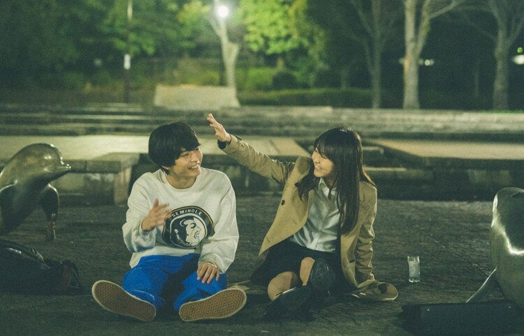 zyasuoki_b's tweet photo. 登場人物の肌の質感までリアルな眩しくて生々しくて直視できない青春映画『まなみ100%』が実写じゃないとありえない映像の尖りで俺のニキビ痕も抉った。"男"の特権に気づきながら"純愛""若気の至り"としらばっくれてきた後ろ暗い俺には泣く権利はないが、卑怯にも泣いた。懺悔の映画にしてはエロすぎ。 https://t.co/YZOnbCApJk