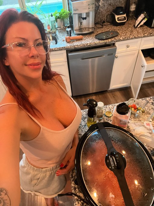 Doing a cooking show Tuesday 7pm PST https://t.co/a6gmjKimqX https://t.co/Tda6h6aoYQ