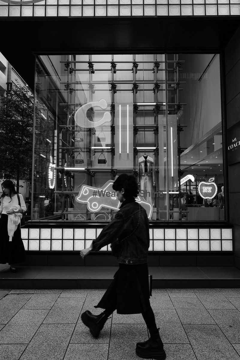 QuietInsight's tweet photo. GM・・・ 
#Marunouchi #Tokyo #streetphotography #blackandwhite #monochrome https://t.co/TRahQgLgiR