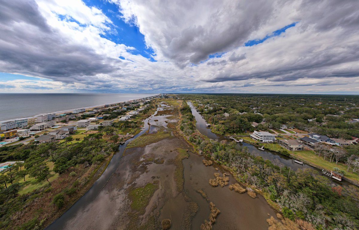 WhiteLakeLifeNC's tweet photo. Sunday #oakislandnc #djiair2s #ncbrunswickislands #daviscanal #ncweekend #ncbeaches https://t.co/t3smeUYaGs