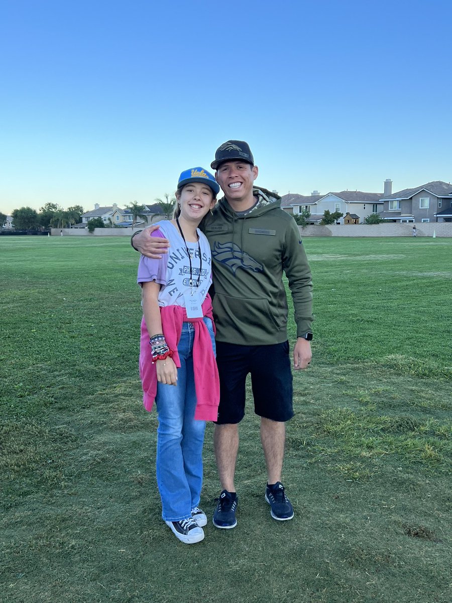 FalconsAvalon's tweet photo. Family Morning Walks are a great way to bond through physical activity. Thank you families for joining us each week! #FalconsUnitedInExcellence #FamilyMorningWalks #commit2fit @EPEWCP @HealthierGen @mark_lenoir https://t.co/3wgN1Vn5gC