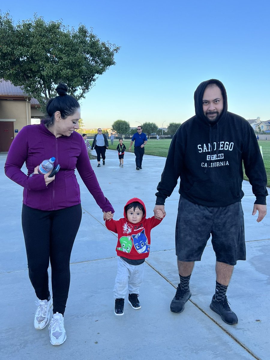 FalconsAvalon's tweet photo. Family Morning Walks are a great way to bond through physical activity. Thank you families for joining us each week! #FalconsUnitedInExcellence #FamilyMorningWalks #commit2fit @EPEWCP @HealthierGen @mark_lenoir https://t.co/3wgN1Vn5gC