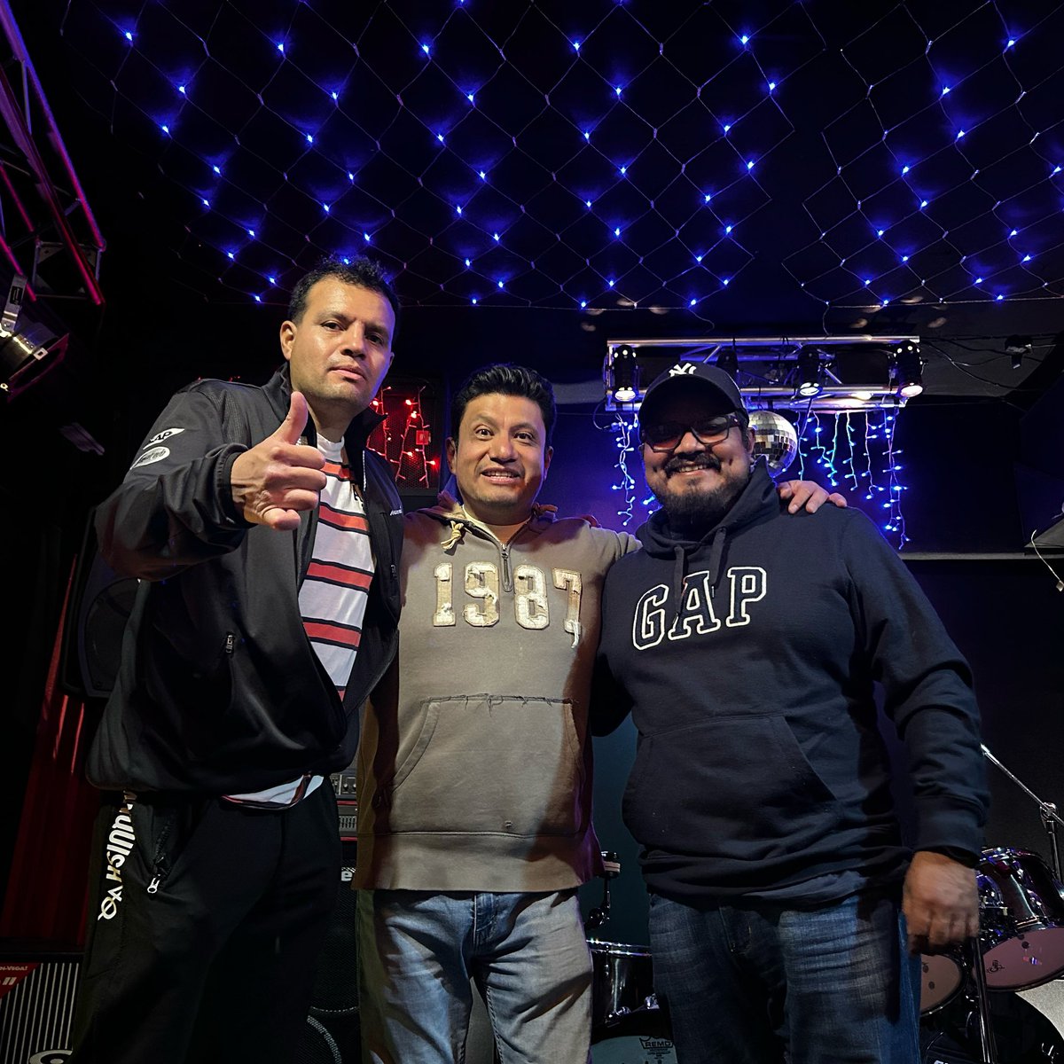 thekrasnys's tweet photo. ¡Ya listos para nuestro evento el 28 de octubre! #vectorrojo #mrkrasnyy #rock #rockmexicano #fyp #fypシ #pearljam #grunge  #valiantpub #cdmx #centrohistorico #bulevardrecords https://t.co/gO8b4jiJGD
