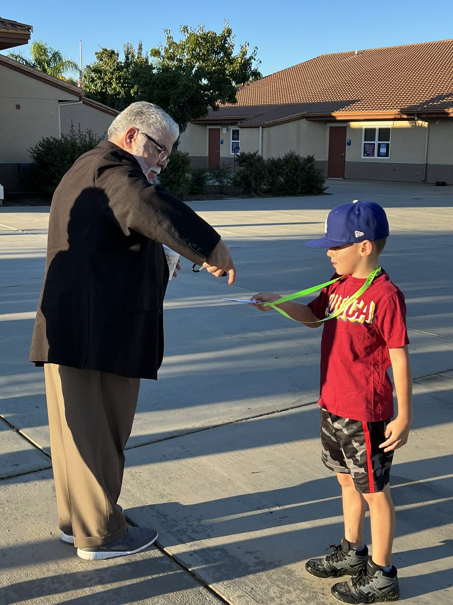 FalconsAvalon's tweet photo. Thank you Mayor Vargas for supporting our healthy school initiatives by scanning our scholars during Family Morning Walks. #FalconsUnitedInExcellence #commit2fit #FamilyMorningWalks @CityofPerris @HealthierGen https://t.co/OPi1F04AQW