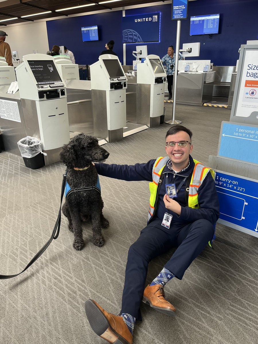 As if you needed another reason to come visit #teamCOSrocks.. you might get lucky enough to run into Flynn, one of several therapy dogs roaming COS.. the best part.. they all have their own collectible trading cards! #beingunited #winningthelines @GBieloszabski @espresso613…