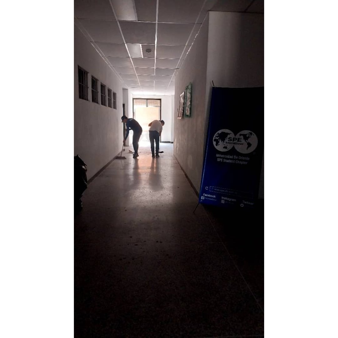 SPEUDOAnz's tweet photo. 🤩Jornadas de Limpieza en el Departamento de Ingeniería de Petróleo de la Universidad de Oriente (UDO) - Núcleo Anzoátegui 🤩.
#UDOAnz #SPE #JornadaDeLimpieza #ThinkBig #ThinkSmart #ThinkSPE #WeAreSPE https://t.co/bGELecyV1l