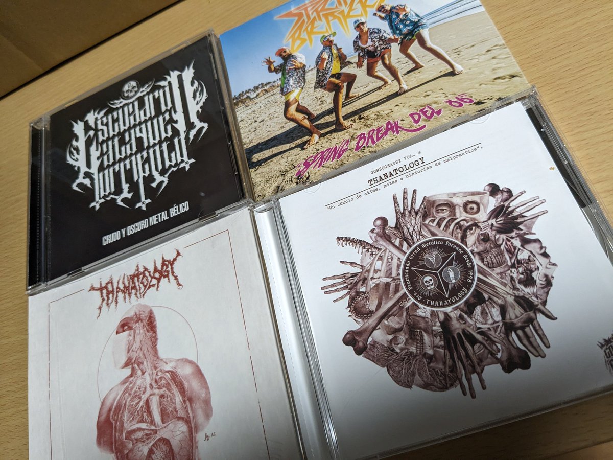 どうもVomit Remnants通販ショップ店長です！
気が向いたらたまーにやるお友達バンドから仕入れた品を放出します！ 
今回は2018年にシカゴドミネーションフェスで共演したメキシカングラインダーのThanatology関連を仕入れました！
各3枚ずつしか在庫ないので売り切れ御免です
各詳細続けて連投します