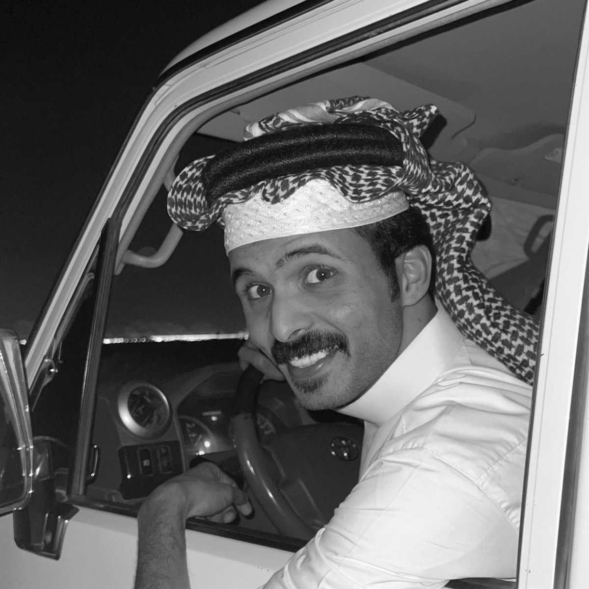 ادور وصل لجل اعيش يومي وذبح الهجران
وتعبت اركض وراك وجف دمّي داخل اعروقي

عسى الله يبعد الظن الخطأ والزور والبهتان
انا ماجيتك الا من عناي ومن كثر شوقي