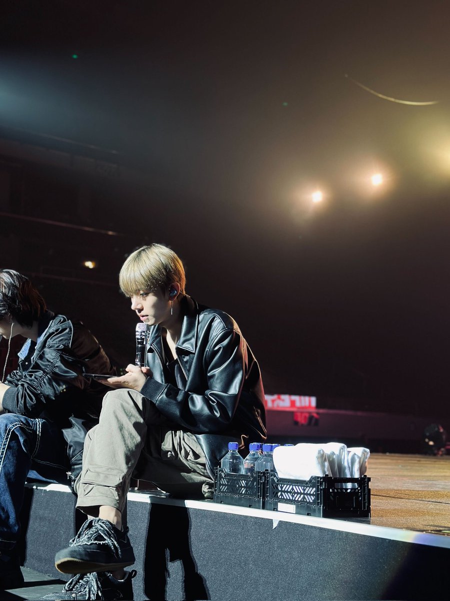 ว้ายย น้องซอนอูเขามาแฮปพี่ฮีซึงแล้ว บอกว่าสุขสันต์วันเกิดมากๆเลยครับพี่ฮีซึง แยะก็หวังว่าจะมีความสุขในวันเกิด ในอนาคตก็มาทำให้ดีกันเถอะ~~ น่าย้ากอะ ถ่ายพี่เขาเองมั้ยเนี่ย 😭🤲🏻