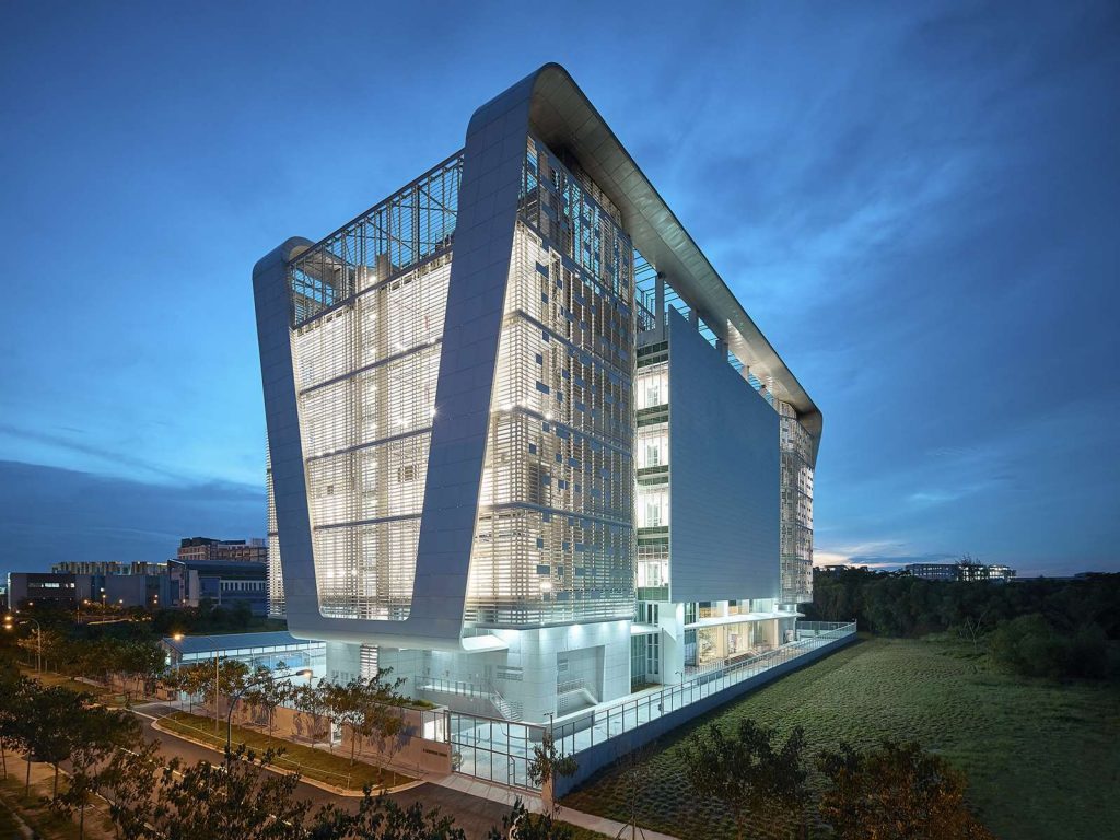 towerhack's tweet image. 世界で活躍する日本のゼネコンシリーズ。
シンガポールでデザイン性の高いデータセンター工事の施工は佐藤工業社がになってたんですね。…