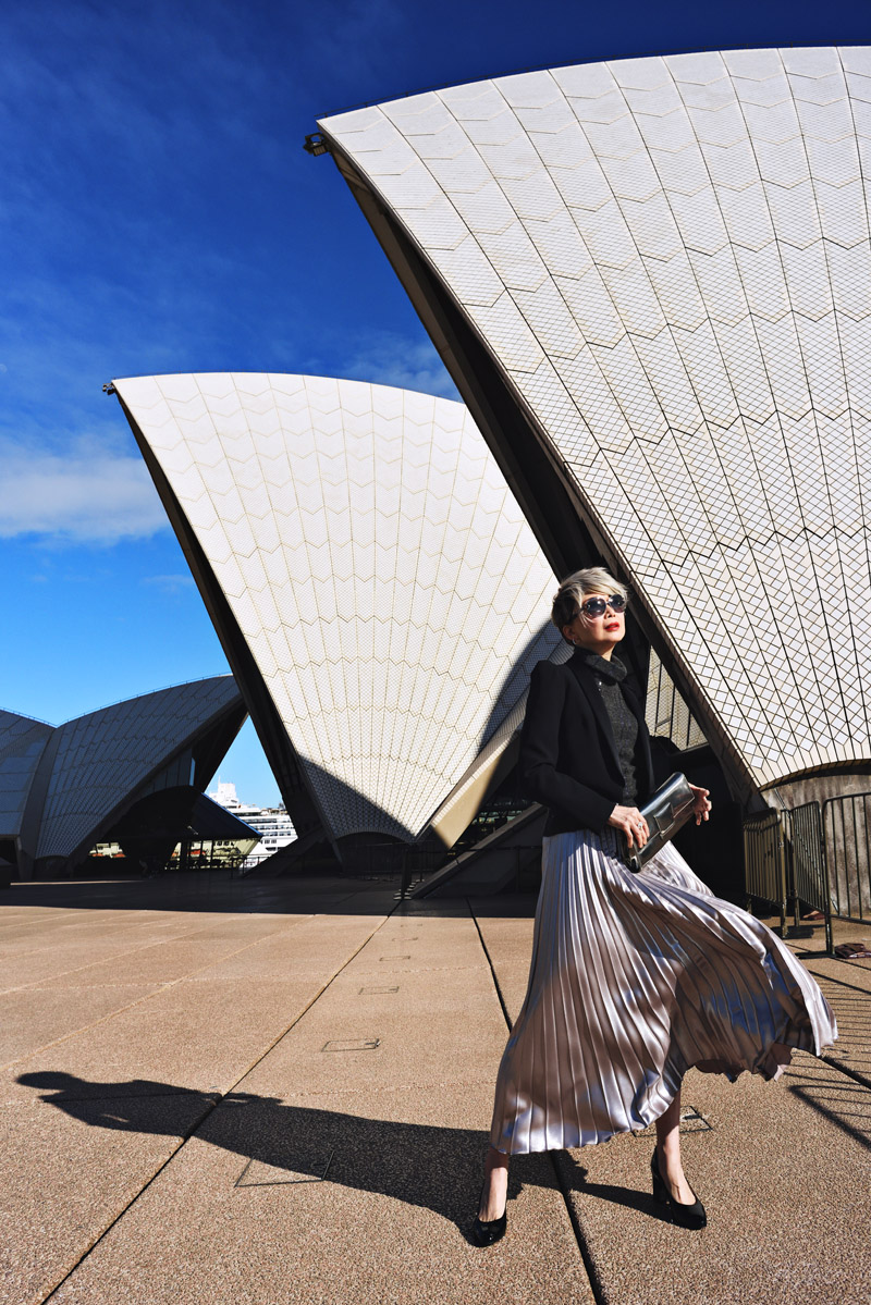 Revealing the most Instrammable spot in Sydney and the best time to nail it! Click here whitecaviarlife.com/a-futuristic-f… to read/view more! #instagrammable #thingstodoinsydney #sydney #ootd #ootd穿搭 #OotdStyle #fashionista #fashionistastyle #sails #tilework #fashionstyle #parabolic #chic