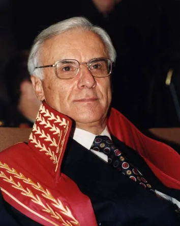 furkanakpinar02's tweet photo. Prof. Dr. Sami SELÇUK
Eski Yargıtay Birinci Başkanı

Ülkemizin en yaşlı hukukçularından biri olarak herkesin, öncelikle de yönetenlerin sağduyularına sesleniyorum: Ben böyle bir dönemi hiç yaşamadım.

Bu dönemi yaşatanlardan çok, buna zemin hazırlayan görünüşte Atatürkçüleri hiç+ https://t.co/rges4MOwnt