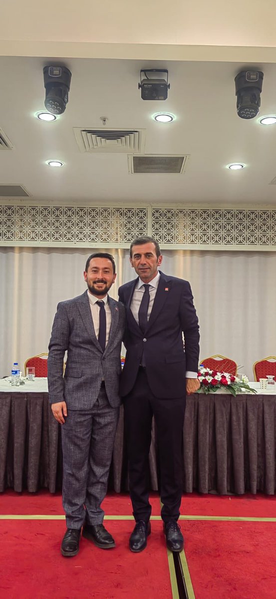 ulAskonyAli's tweet photo. Cumhuriyet Halk Partisi Sakarya İl Başkanlığı seçimini, Mavi liste ile, Oğuz Can CUROĞLU kazanmıştır.
Listesinde bulunan tüm yol arkadaşlarımı tebrik ederim.

Şahsımı onurlandırarak, kurultay delegesi olmama vesile olan herkese de, ayrıca teşekkür ediyorum.
.
.
.
#sakarya #chp https://t.co/LZKB8HIX4F