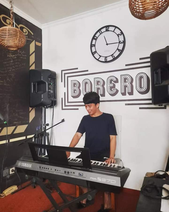 ibhe_21's tweet photo. 🎹 https://t.co/ylco8IVuaW