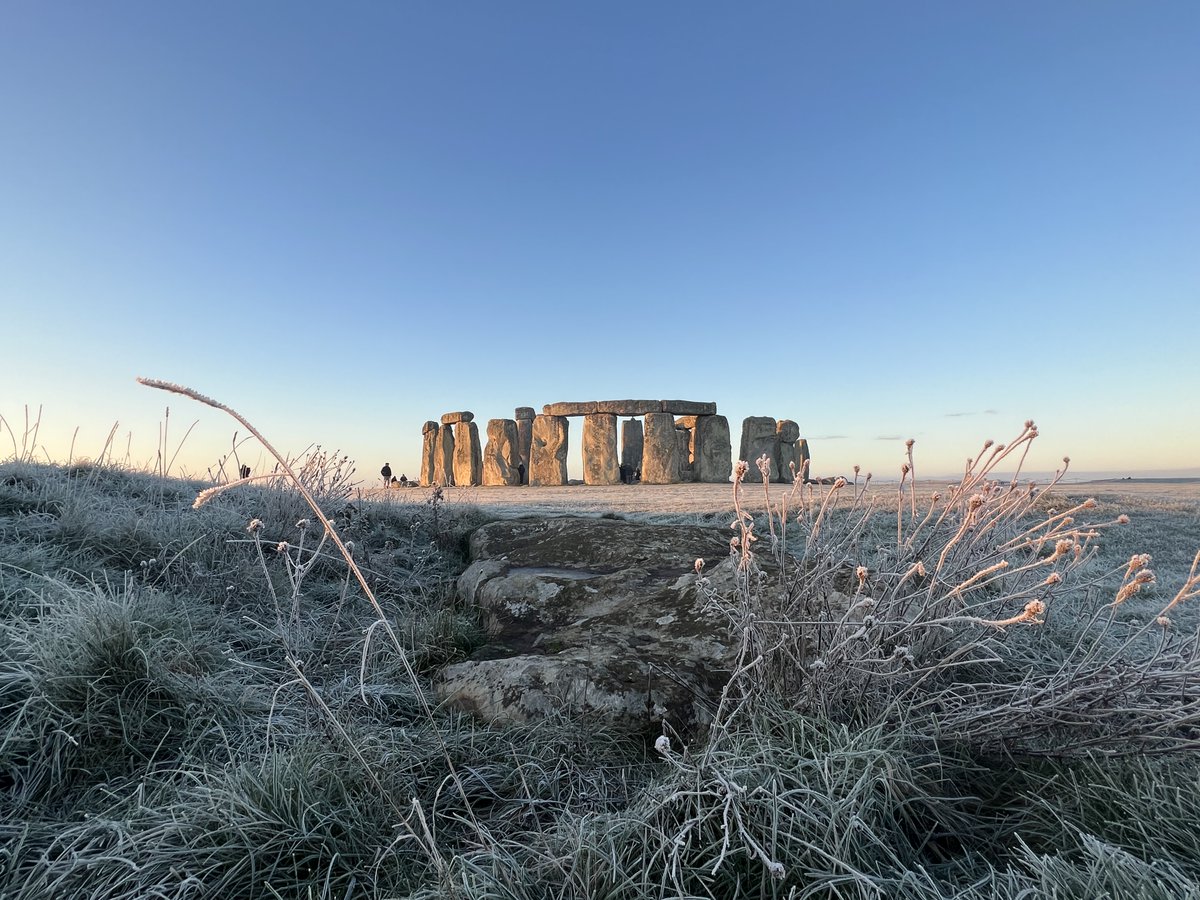 Sunrise at Stonehenge today (16th October) was at 7.31am, sunset is at 6.12pm ☀️❄️