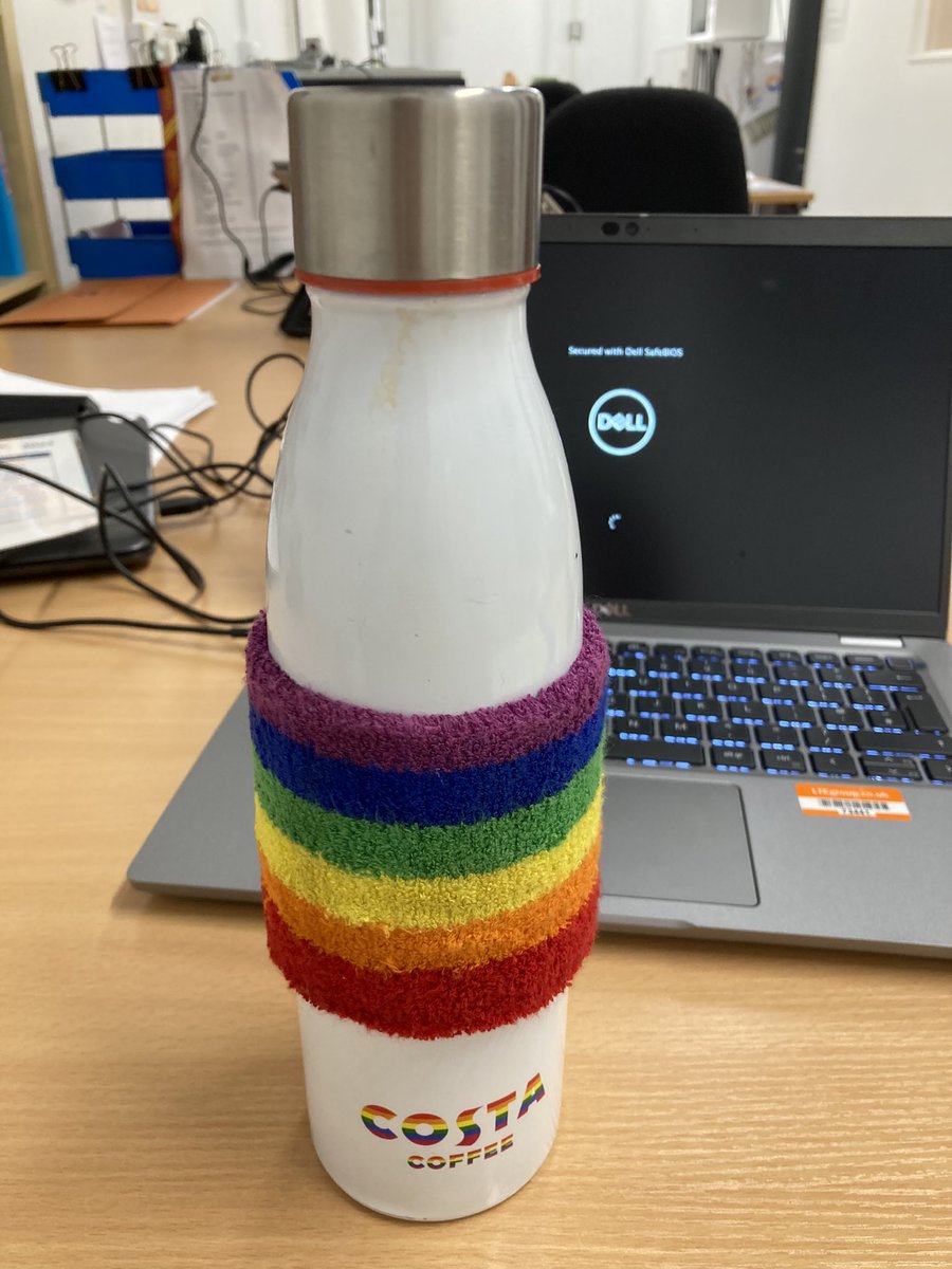 gemma_beesley's tweet photo. @CostaCoffee I bought a large vanilla latte yesterday for my Costa flask. I did the same today &amp; was told only a medium fits in. I paid for a large and didn’t get it ☹️ https://t.co/NIqIQt8WNi
