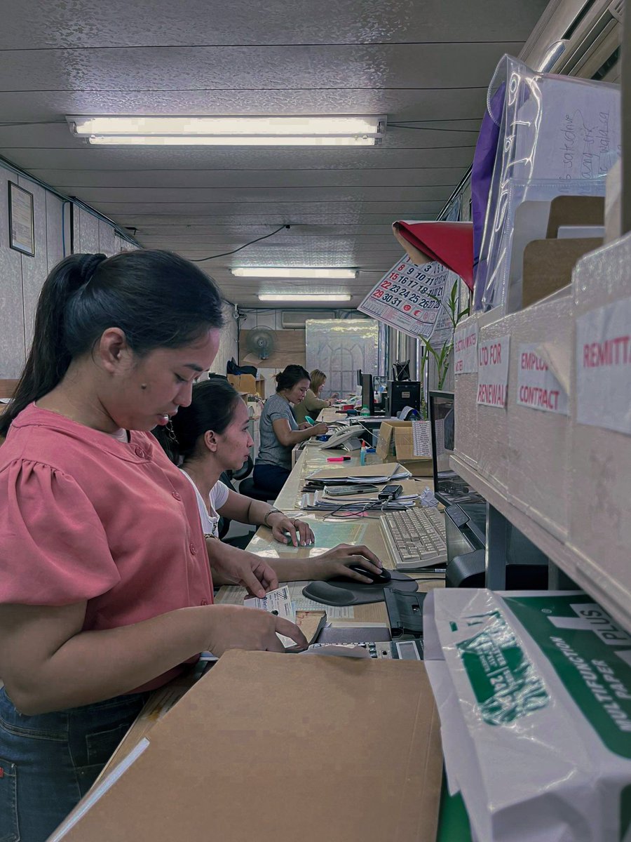 Channn03550's tweet photo. "Empowered women empower the world through hard work and determination."

#WomenAtWork
#SheMeansBusiness
#EmpowerHer
#LeadingWithGrace
#BreakingBarriers https://t.co/QMiFfXcDif