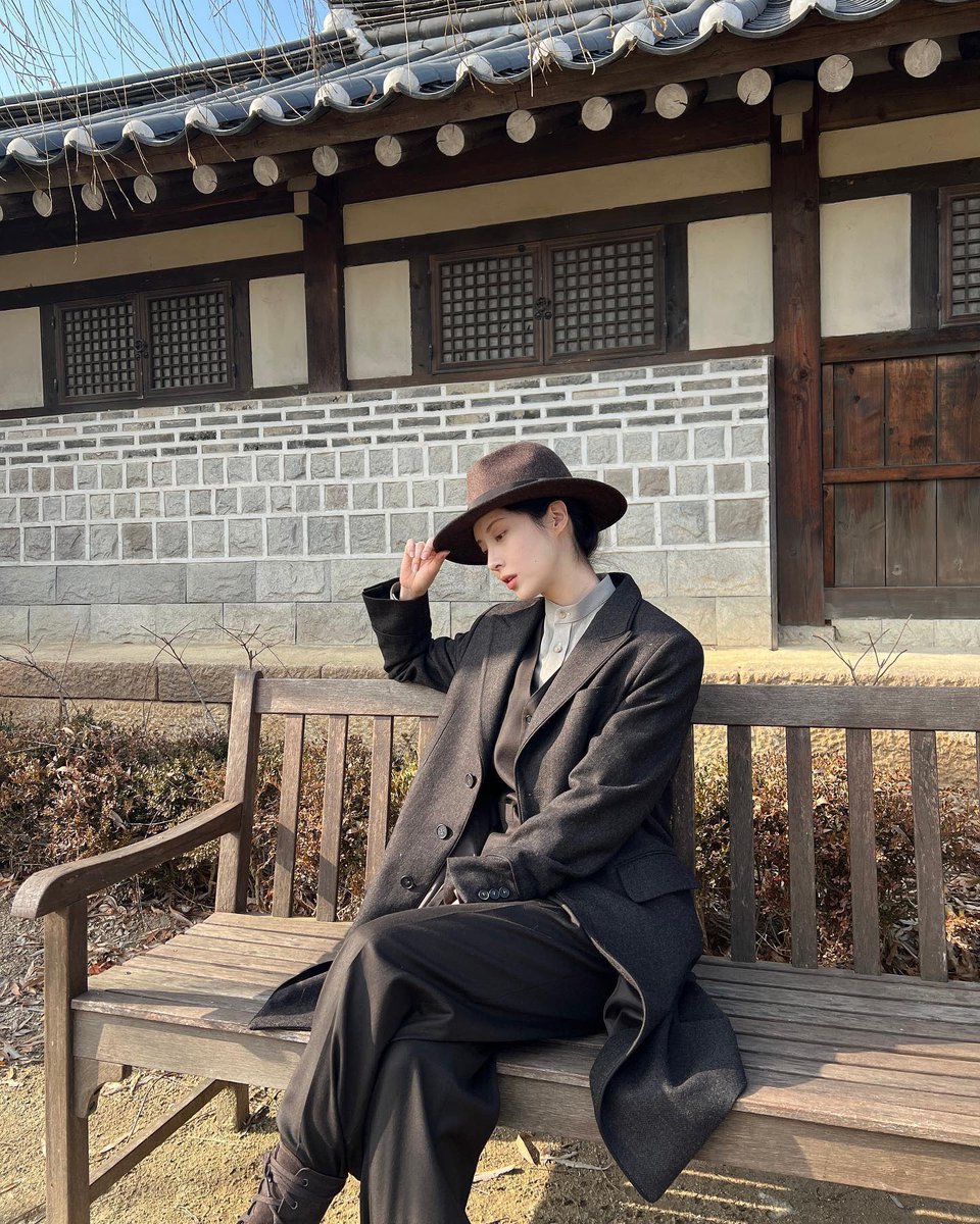 lemonseojuu's tweet photo. OMGG Seohyun said she's thinking to sing Sad Waltz (#Songofthebandits OST by Karina) at the next fan meeting and asking what we think about it!! Let's go to the comments!!!  😍🥹

🔗https://t.co/KhVFOL89BY

*re-sharing bcs she added new photos* https://t.co/SVoTp6KD88