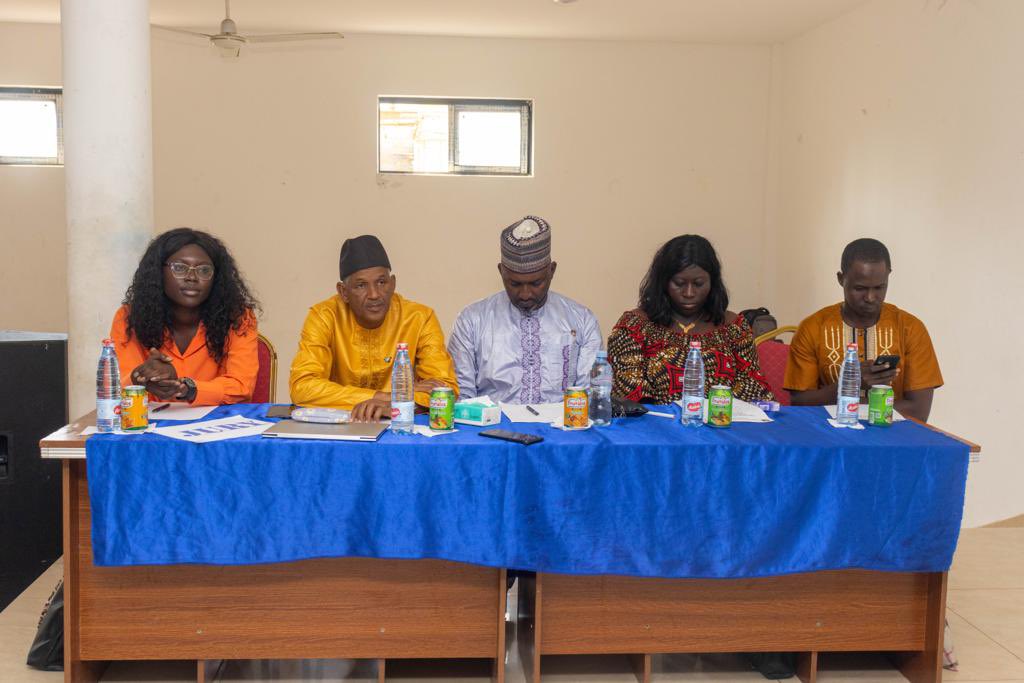 Forumguineen's tweet photo. Coucours de plaidoyer 🕊️ 
1er tour.
Les membres du jury [] 

-Doyen Ibrahima Barry de @PBF_Guinee 
-Thierno Souleymane Bah, des @OnuGuinee 
-Fatoumata Diaraye Sacko, 
-Maïmounatou Camara 
-Ousene Camara
Bravooo pr le beau travail.

Demi-finale, 04 Nov
FGP2023, pr la paix. https://t.co/T1BEGz6crs