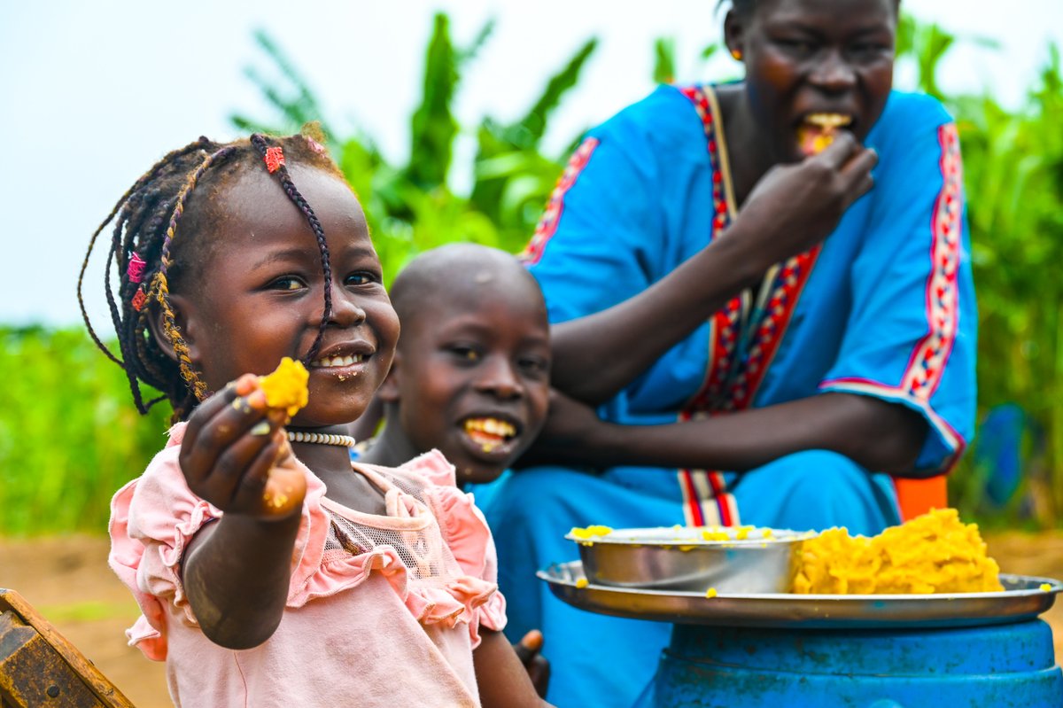 Who do you love to share a meal with?

👨‍👩‍👧‍👦Your Family?

👩🏽‍🤝‍👨🏾Your Friends?

#WorldFoodDay #ChildFocued #ZeroHunger