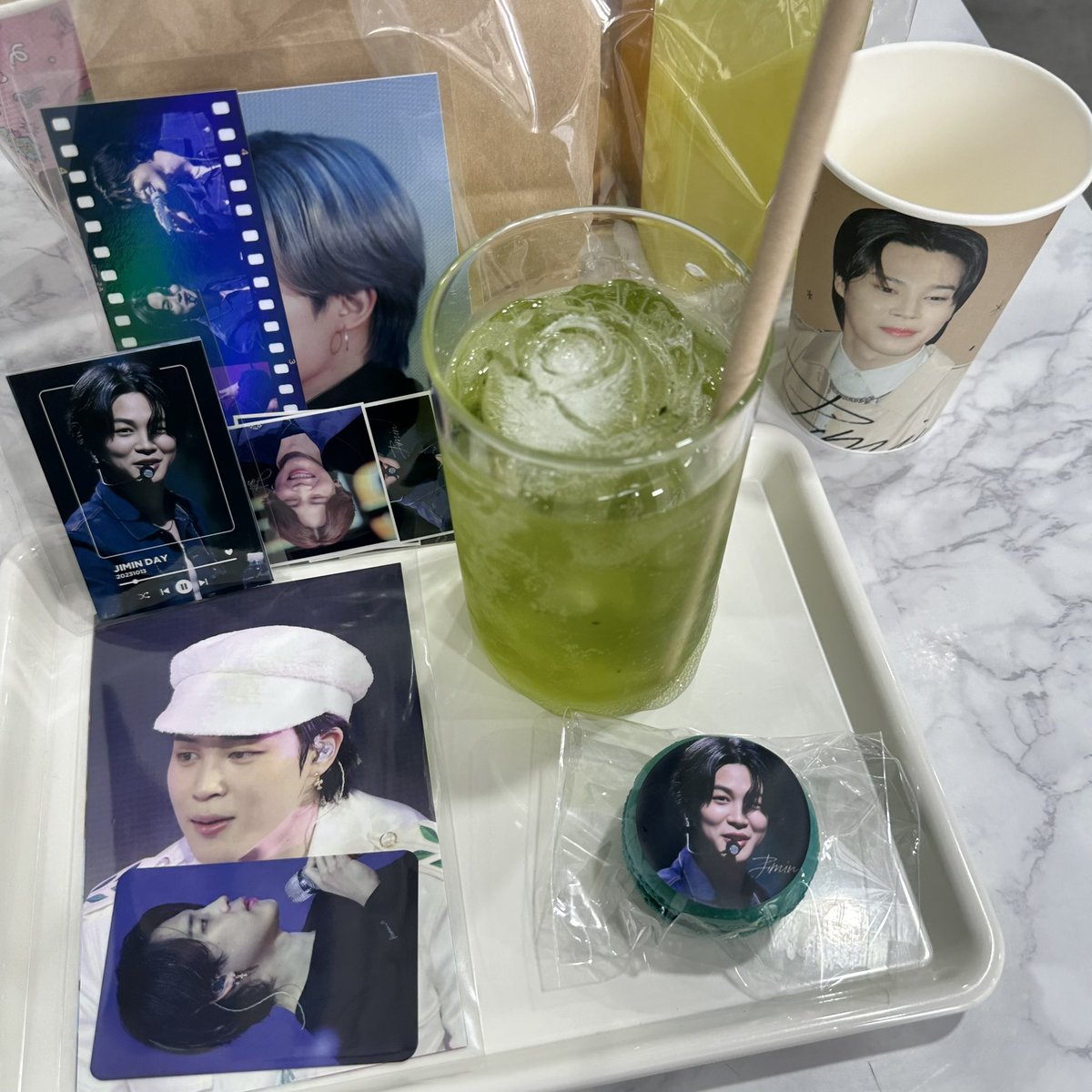 se0e_1013's tweet photo. 여기 카페 사장님 진짜 너무 친절하세요🥺
친절상 드리고 싶었습니당
분위기도 너무 좋고 사진도 너무 예뻤어영
영수증 당첨까지 됐는데…
머리가 아파서 도저히 갈 수가 없어서
눈물을 흘리며 포기햇답니당🥲
#JIMIN_Day2122
#JIMIN_DAY
#BTS_JIMIN #지민생카
@lookatmin1013 https://t.co/mreO68yV3c