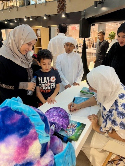 AMPublishersUAE's tweet photo. Renowned author Dina O. Nasr participated in the Reading Box event held at City Center Mirdif. π
During the event, children were delighted to engage in an activity inspired by a story from her book.βοΈπ
#ReadingBox #DubaiCulture #Books #dubailaibrary #emirates #Reading https://t.co/QWFnQwt98Q
