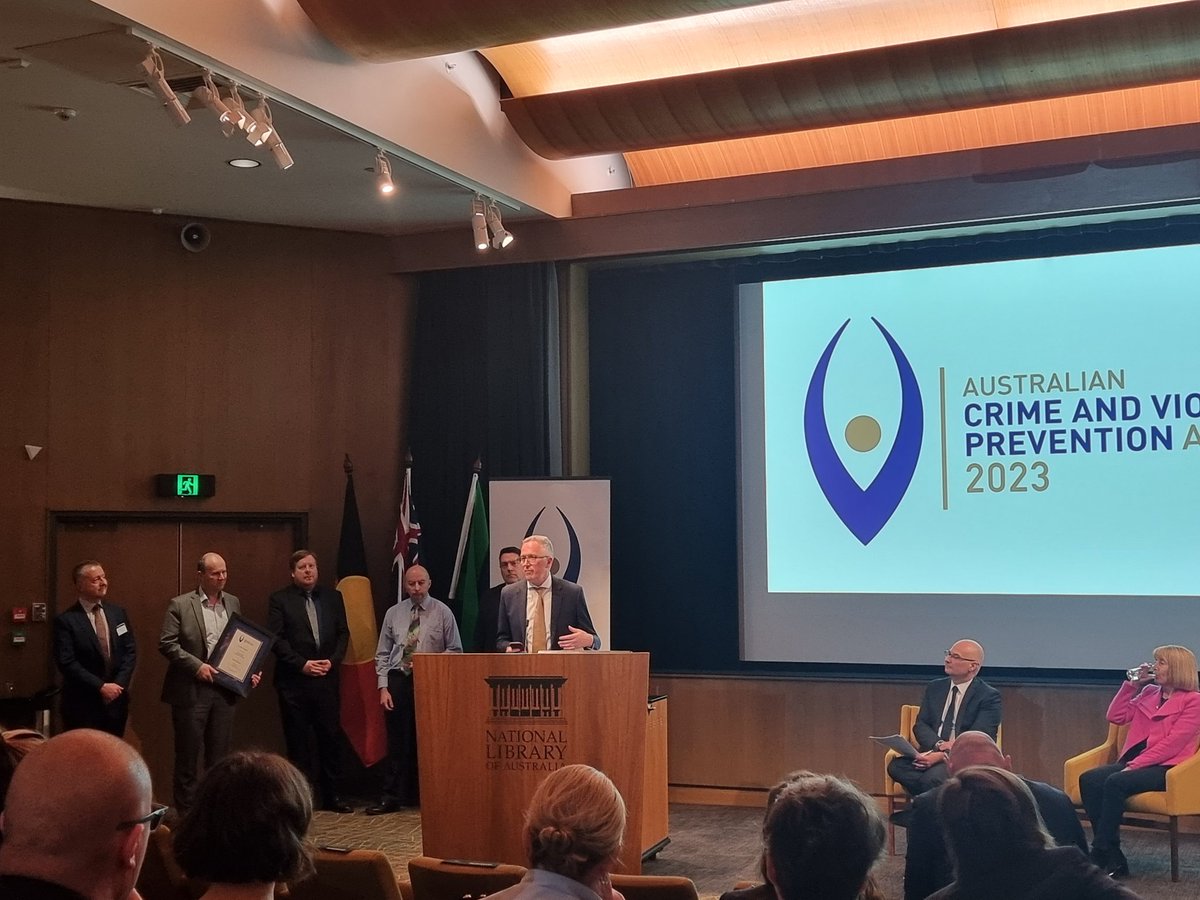 Our President @davidco75504827 & colleagues receiving an @AICriminology GOLD Australian Crime and Violence Prevention Award for @VictoriaPolice's Operation Capesso, a focused deterrence program for high risk violent offenders. Fantastic recognition of evidence based policing.